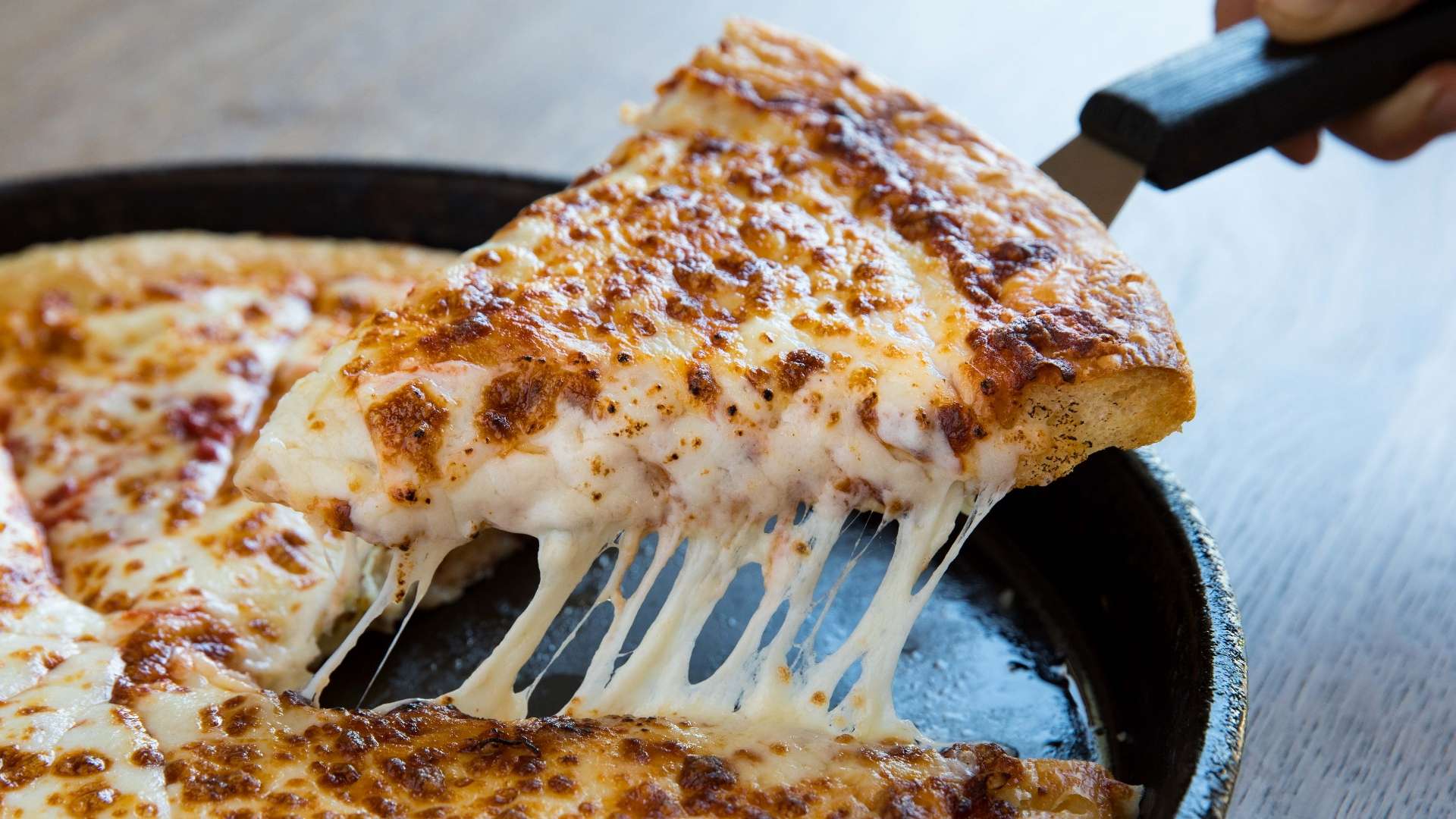 女子与丈夫合谋设陷阱欲勾引C罗事件引发热议