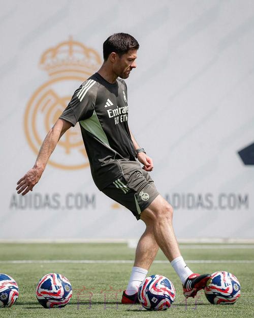 斯基拉:阿隆索拒绝拜仁利物浦报价 他在等待皇马 斯基拉:阿隆索拒绝拜仁利物浦报价 他在等待皇马